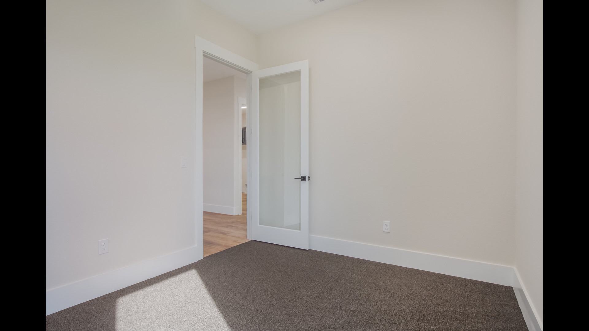 63d04b9128e4f000149fb75e